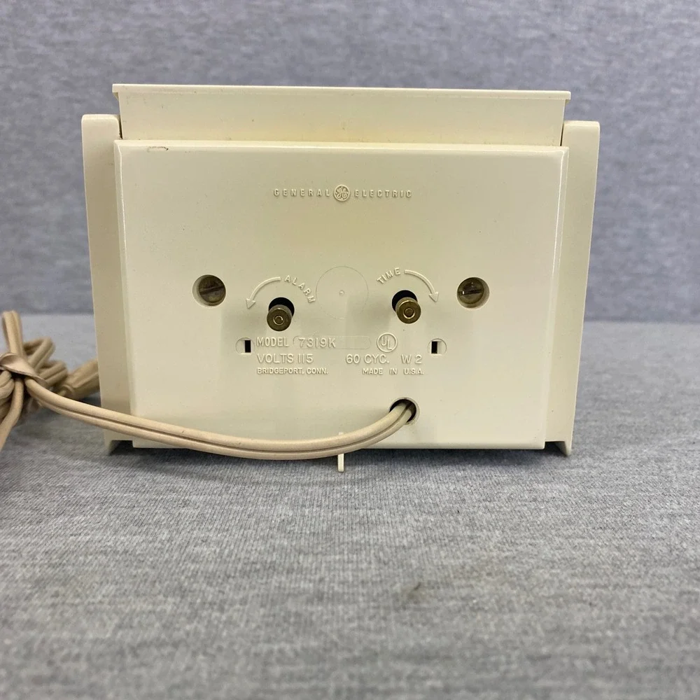 General Electric Alarm Clock Cream Vintage Tap N Set Lighted Dial 7319K